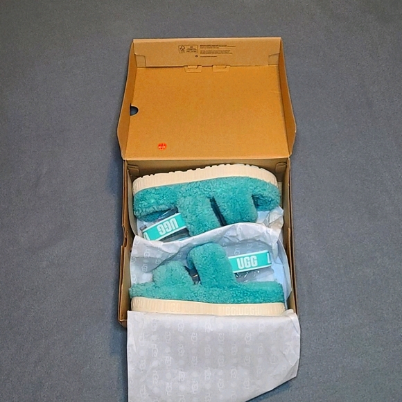 UGG Slippers - Picture 7 of 9